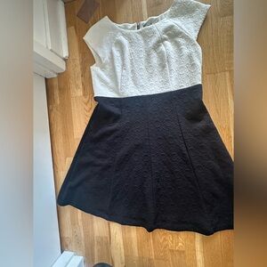 Danny and nicole White Floral Textured Dress Size 14